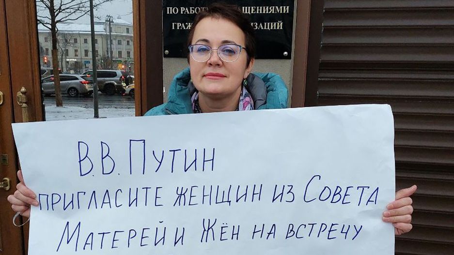 Skutečné matky vojáků kritizovaly Putina. Teď se je snaží umlčet